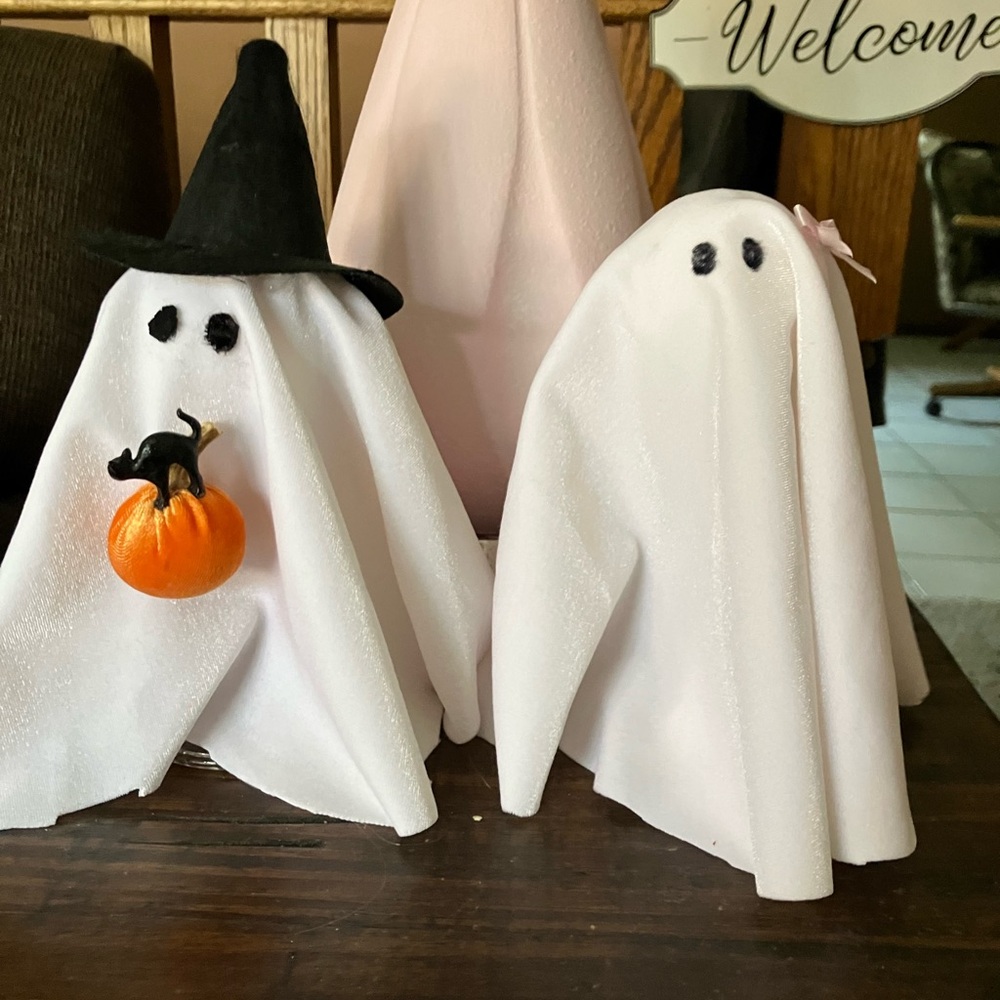 Charming Halloween Ghost Decor Set with Witch Hat - White and Black